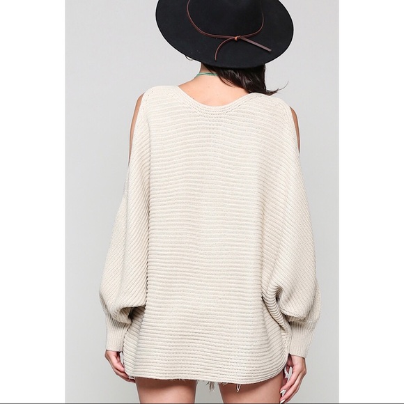 KYEMI | Oversize Cold Shoulder Batwing Sweater - Picture 6 of 7